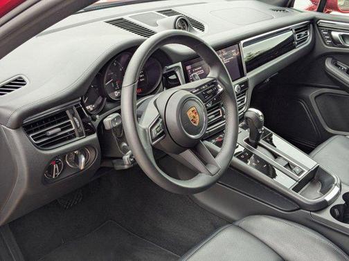 2025 Porsche Macan AWD
