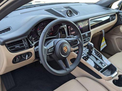 2025 Porsche Macan AWD