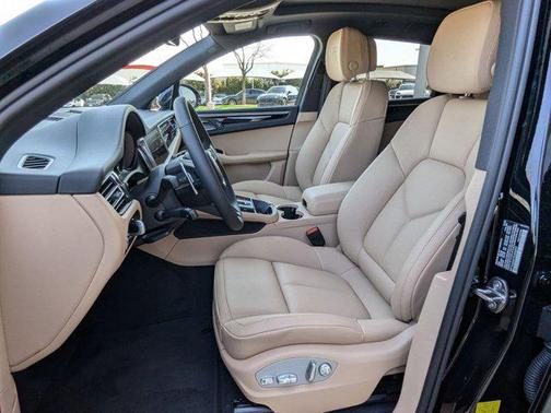 2025 Porsche Macan AWD
