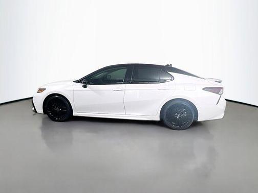 Wind Chill Pearl / Midnight Black Metallic 2024 Toyota Camry XSE