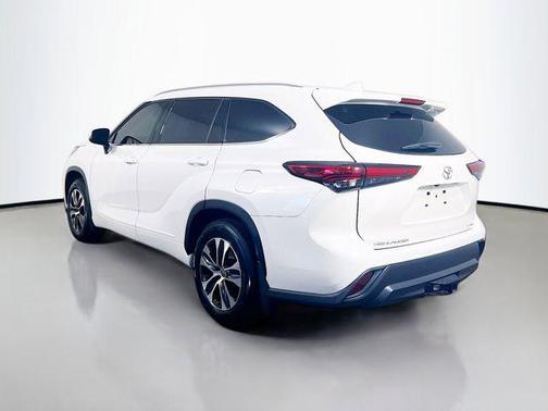 Blizzard Pearl 2021 Toyota Highlander XLE