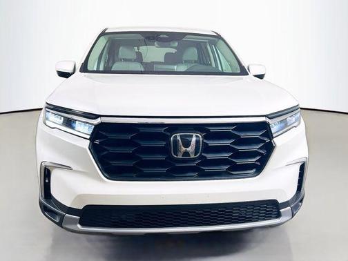Platinum White Pearl 2024 Honda Pilot EX-L 7-Passenger