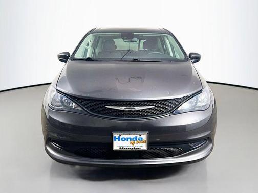 Crystal Metallic 2023 Chrysler Voyager LX