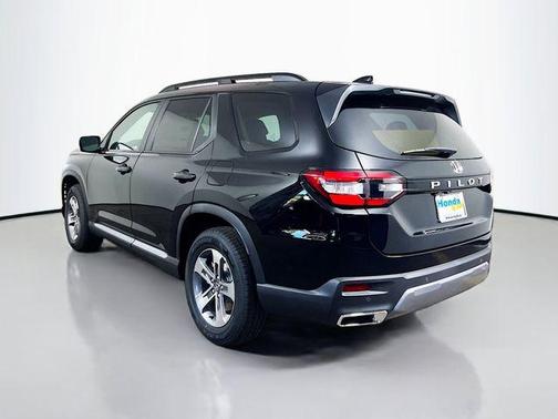 Crystal Black Pearl 2026 Honda Pilot EX-L