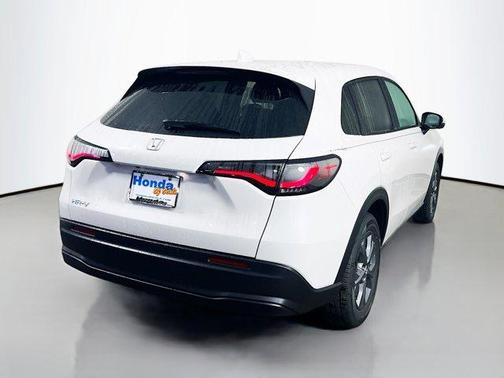 Platinum White Pearl 2026 Honda HR-V LX