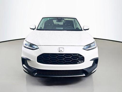 Platinum White Pearl 2026 Honda HR-V LX