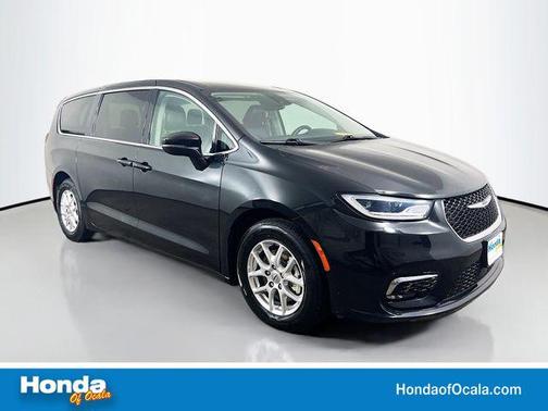 2023 Chrysler Pacifica Touring-L