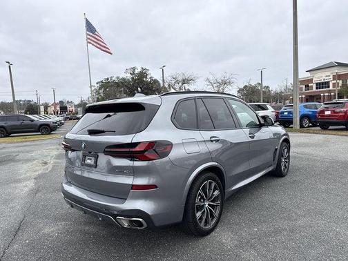 Gray Metallic 2025 BMW X5 xDrive40i