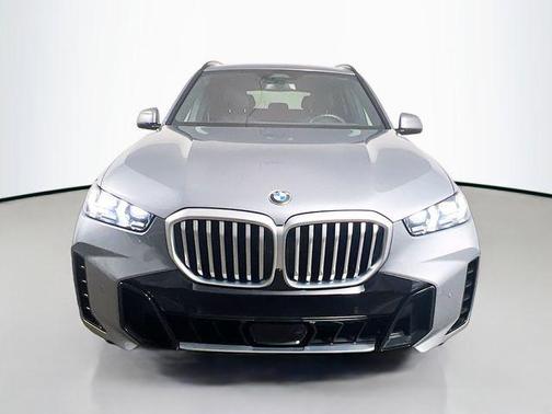 Gray Metallic 2025 BMW X5 xDrive40i