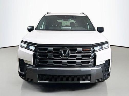Platinum White Pearl 2026 Honda Pilot TrailSport