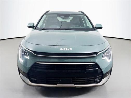 2023 Kia Niro SX