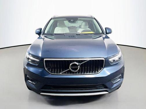 2021 Volvo XC40 T5 Momentum