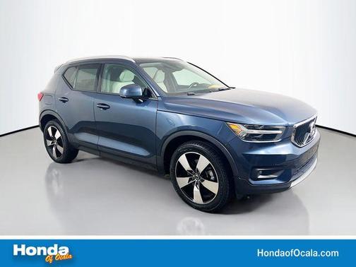 2021 Volvo XC40 T5 Momentum