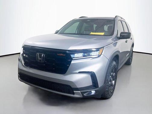 Lunar Silver Metallic 2025 Honda Pilot TrailSport