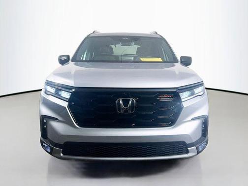 Lunar Silver Metallic 2025 Honda Pilot TrailSport