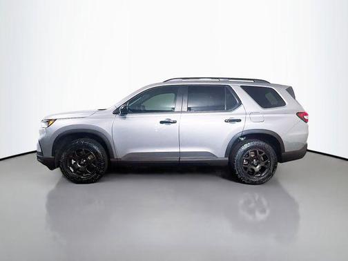 Lunar Silver Metallic 2025 Honda Pilot TrailSport