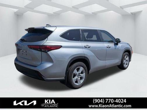 Celestial Silver Metallic 2023 Toyota Highlander L