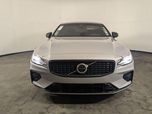 2024 Volvo S60 B5 Plus Dark Theme