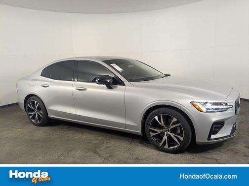 2024 Volvo S60 B5 Plus Dark Theme