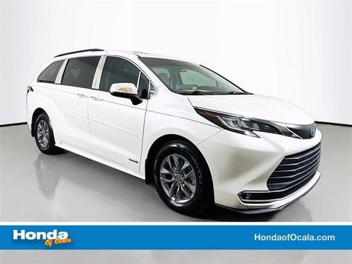 2021 Toyota Sienna XLE