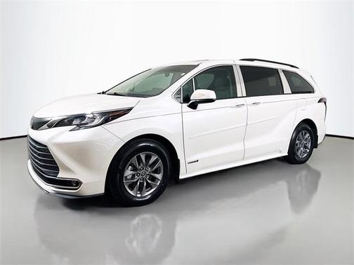 2021 Toyota Sienna XLE