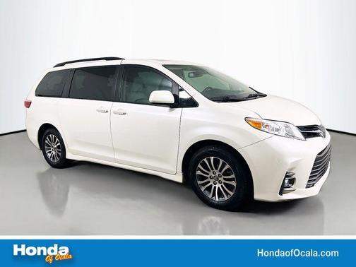 Blizzard Pearl 2019 Toyota Sienna XLE