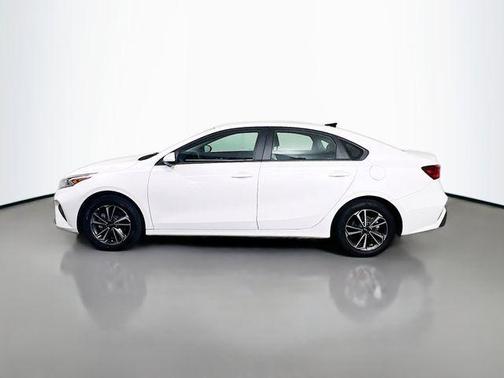 Snow White Pearl 2024 Kia Forte LXS