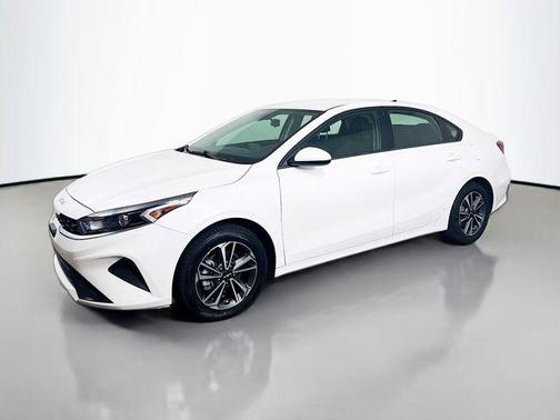 Snow White Pearl 2024 Kia Forte LXS