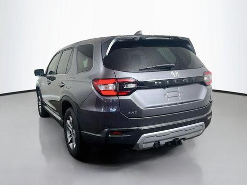 Modern Steel Metallic 2025 Honda Pilot EX-L