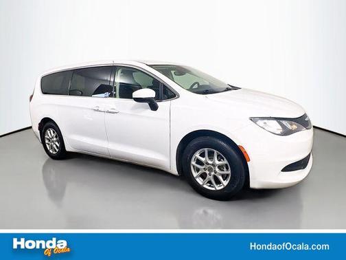 Bright White Clearcoat 2023 Chrysler Voyager LX