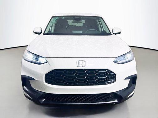 Platinum White Pearl 2026 Honda HR-V LX