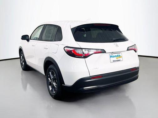 Platinum White Pearl 2026 Honda HR-V LX