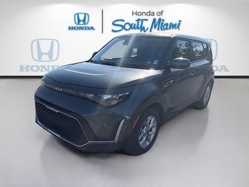 Gray 2024 Kia Soul LX