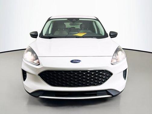 Oxford White 2022 Ford Escape SE