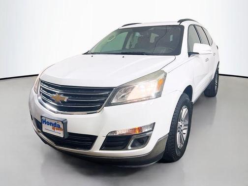 Summit White 2017 Chevrolet Traverse 1LT