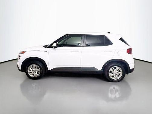 Ceramic White 2021 Hyundai VENUE SE