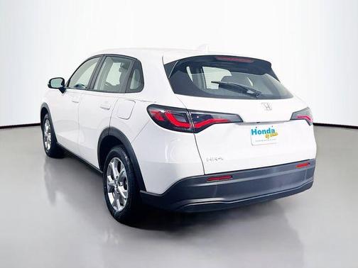 Platinum White Pearl 2023 Honda HR-V LX