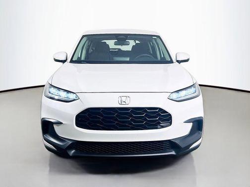Platinum White Pearl 2023 Honda HR-V LX