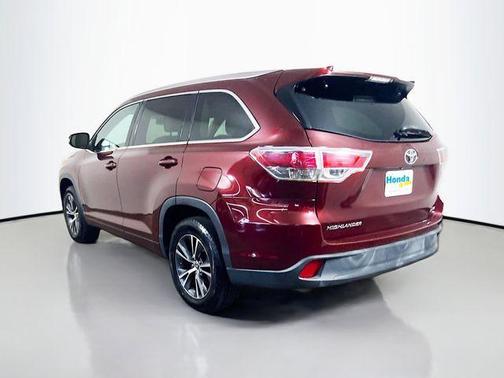 Ooh La La Rouge Mica 2016 Toyota Highlander XLE