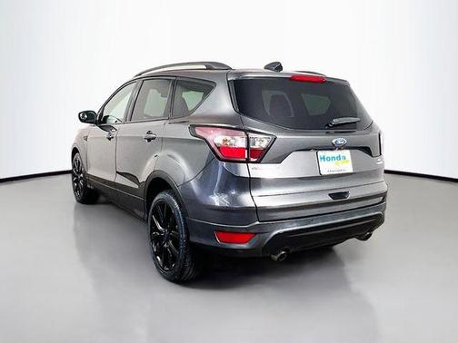 Magnetic Metallic 2017 Ford Escape SE