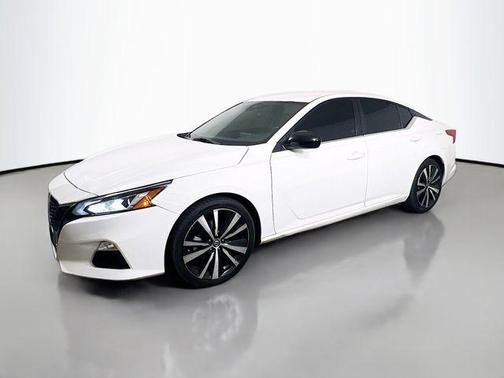 Glacier White 2021 Nissan Altima 2.5 SR