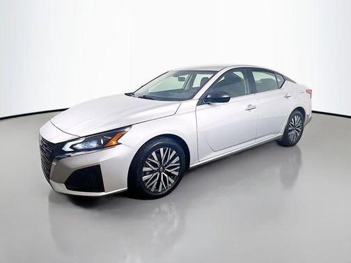 Brilliant Silver Metallic 2024 Nissan Altima 2.5 SV