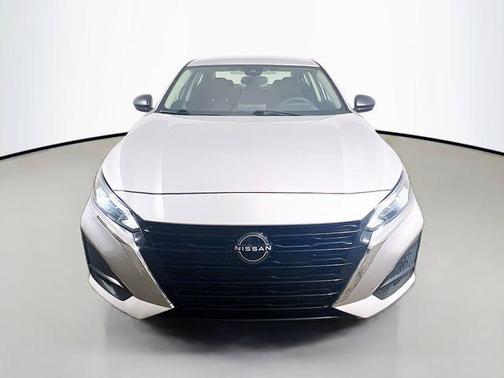 Brilliant Silver Metallic 2024 Nissan Altima 2.5 SV