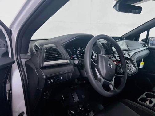 Platinum White Pearl 2026 Honda Odyssey Sport-L