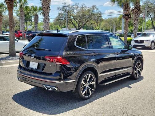 Deep Black Pearl Effect 2024 Volkswagen Tiguan 2.0T SEL R-Line
