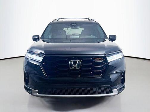 Crystal Black Pearl 2025 Honda Pilot TrailSport