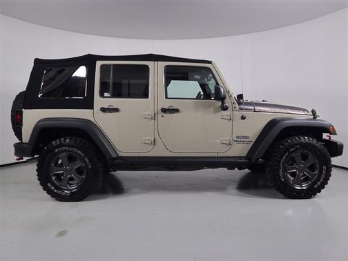 Photo 3 of 24 of 2017 Jeep Wrangler Unlimited Rubicon