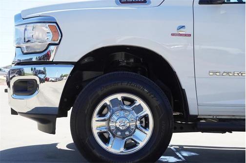 2022 RAM 2500 Tradesman Crew Cab 4x4 6'4' Box