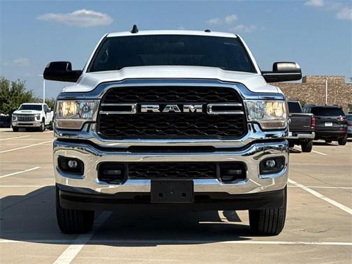 2022 RAM 2500 Tradesman Crew Cab 4x4 6'4' Box
