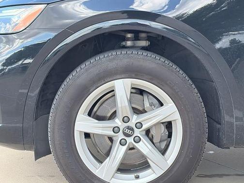 Mythos Black Metallic 2021 Audi Q5 45 Premium
